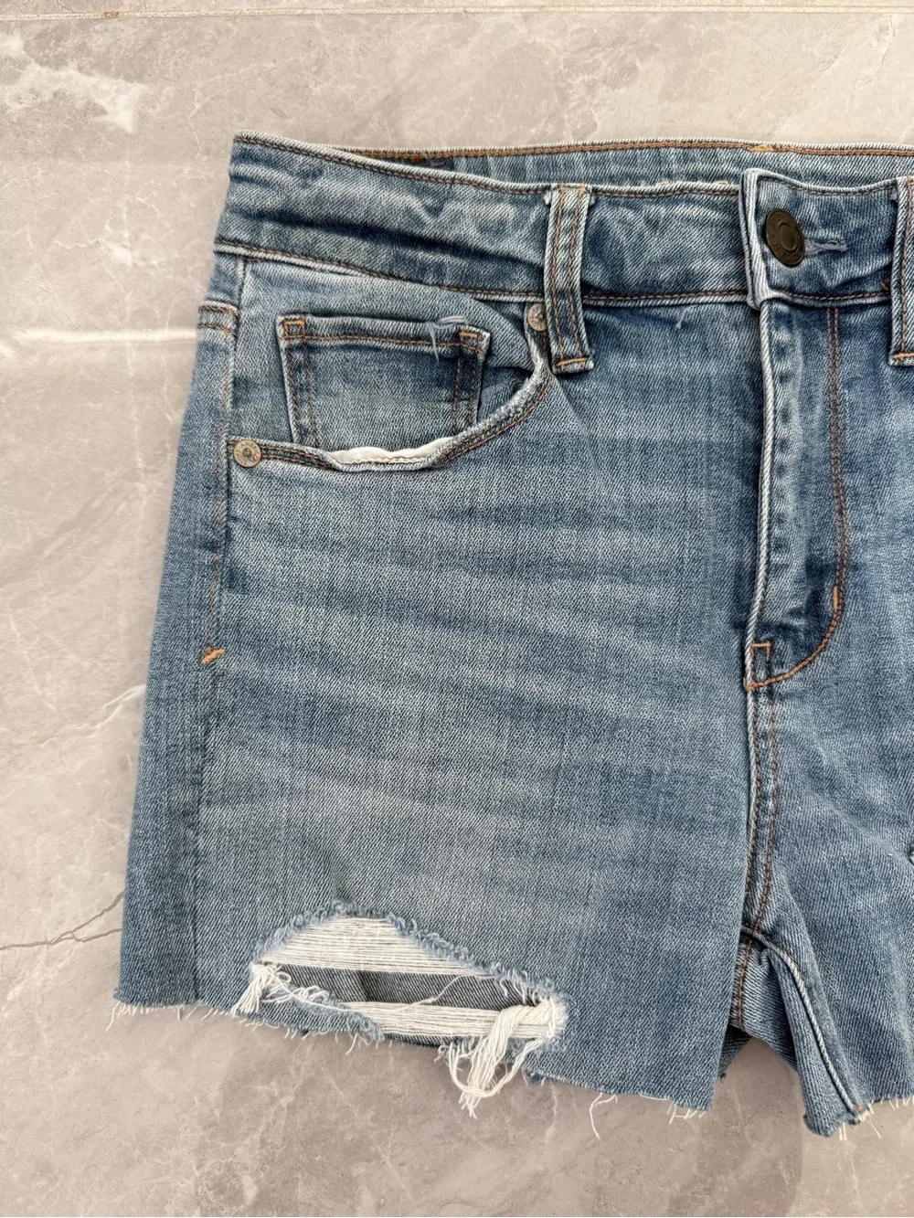 Women’s American Eagle Hi-Rise Super Stretch Hand Cut Off Shorts Distressed 4